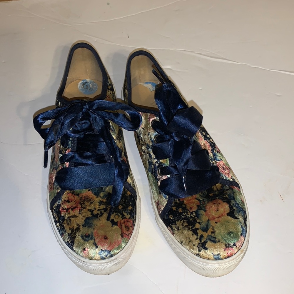 Dirty laundry lady shoes says 6 1/2